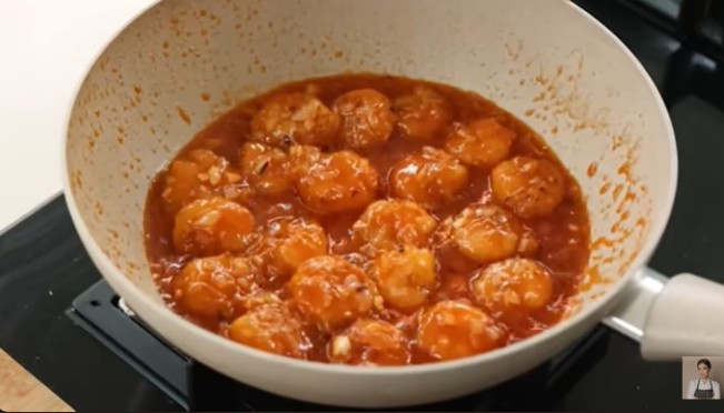 Ebi Chili buatan Chef Devina Hermawan. (YouTube)